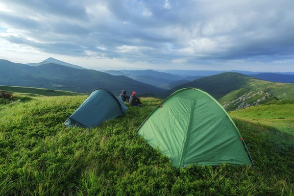 Quels sont les avantages et inconvénients des tentes ultralégères pour le camping?
